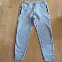 UNIQLO グレー スウェットパンツ サイズ140