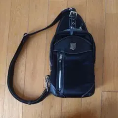 【大人気/超得品】ニコルクラブフォーメン·ボディバッグ