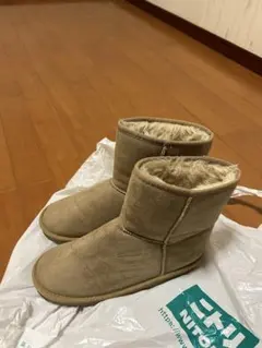 ベージュ スエード ショートブーツ ファー内装