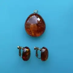 琥珀のペンダントヘッドとイヤリング セット