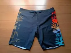 BILLABONG カラフル植物模様 水陸両用 ショートパンツ