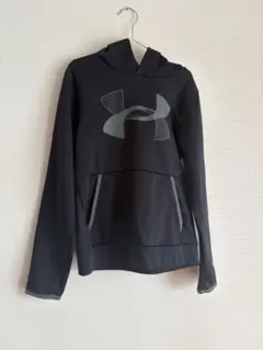 Under Armour 黒 フード付きパーカー YSM