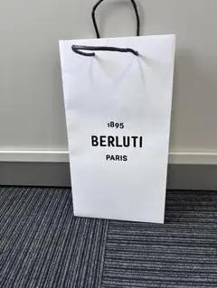 2026年最新】Berluti ショップ袋・ショッパーの人気アイテム - メルカリ