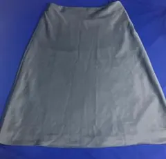 ユニクロ　サテンナローフレアスカート（丈短め67〜71cm）