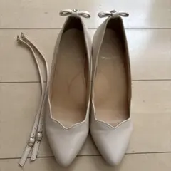 リボン付きパンプス ベージュのサムネイル