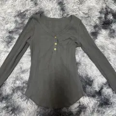 ダークグレー 長袖Tシャツ ボタン付き Vネック SHEIN s