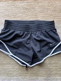 Nike Dri-FIT ショートパンツ 黒