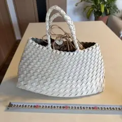 Item thumbnail for item ff5a4aa8-a9e4-4edb-9f98-45411b55a699