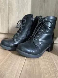 ブラックレースアップブーティ