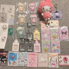 サンリオキャラクターグッズ　キーホルダー、50周年記念デザインカード他