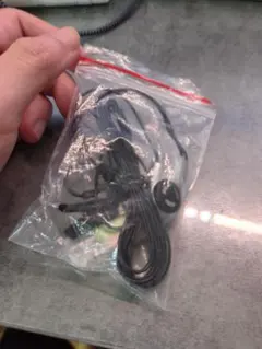 【未使用】通話対応 マイク付き有線イヤホン 黒／3.5mmプラグ