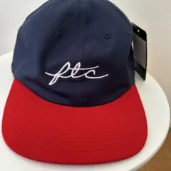 FTC 刺繍ロゴ スナップバックキャップ ネイビー/レッド