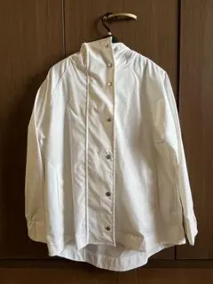 新品　ホワイト フード付きジャケット Mサイズ