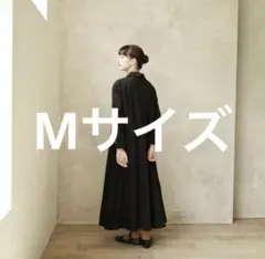 黒の長袖Aラインワンピースのサムネイル