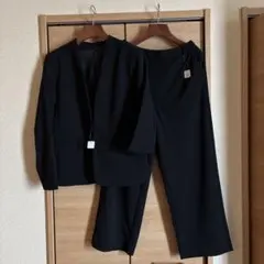 パンツスーツ