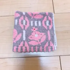 グレーとピンクのタオルハンカチ　ヴィヴィアンウエストウッド