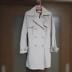 ライトグレー ダブルブレスト トレンチコート