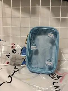 ちいかわ　キャリーポーチ　アクスタケース　ハチワレ