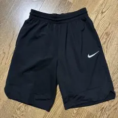 Nike 黒 ショートパンツ　パスパン