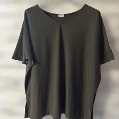 プラステ　ダークグリーン Vネック 半袖Tシャツのサムネイル