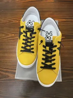 102. 新品2☆STAR イエローにブラックロゴのスニーカ－(レザー製 
