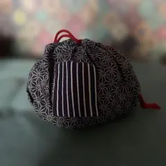 幾何学模様 巾着袋 赤い紐付き