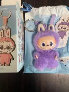 ポップマート　LABUBU PIN FOR LOVE 　T イニシャル
