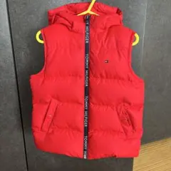 TOMMY HILFIGER 赤 フード付きダウンベスト 104