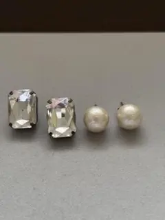 クリスタルとコットンパールのスタッドピアス 2ペア