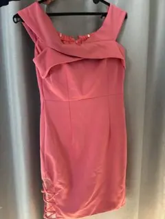 ピンクオフショルダータイトドレス