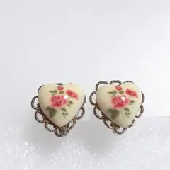 イヤリング　ハート　薔薇　ローズ　花　フラワー　アンティーク調デザイン　耳飾り