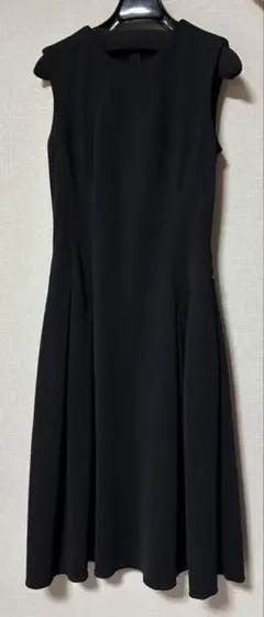 フォクシー　黒のノースリーブ膝丈ワンピース