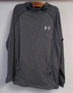 パーカー付きトレーナー