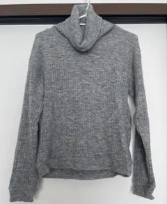 グレー タートルネック リブ編みセーター