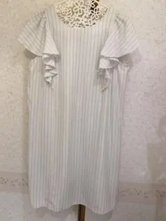 新品タグ付きローズティアラ白地縦ストライプワンピース