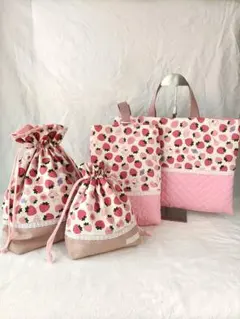 カラフルいちごの入園入学セット　ハンドメイド　通園バッグ　上靴袋　給食袋　着替袋