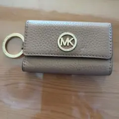Michael Kors ベージュ レザー キーケース