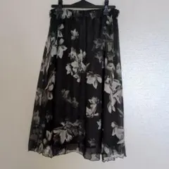 花柄の透けるスカート