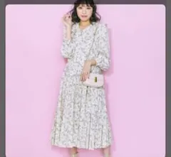 フラワープリントビッグカラーワンピース　marun 花柄ワンピース　しまむら