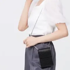 新品未使用　GU フラップネックポーチ