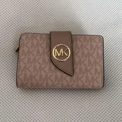 新品】MICHAEL KORS 二つ折り財布日本限定グレー✨週末値下げ✨ - メルカリ