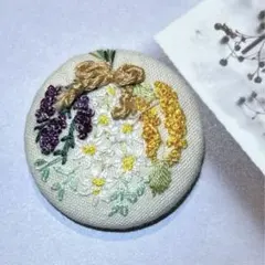 ラベンダーミモザスワッグ 刺繍ブローチ　ハンドメイド