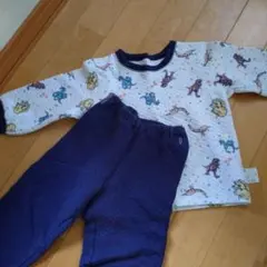 む*く様 UNIQLO BABY 恐竜柄 キルトパジャマ 100cm