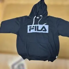 FILA フィラ ロゴプリント プルオーバーパーカー ブラックのサムネイル