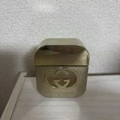 GUCCI GUILTY 香水 ゴールドスクエア型 - メルカリ