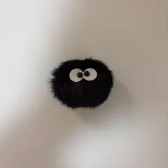 即購入⚪︎美品 匿名発送 まっくろくろすけ ブローチ ピン ジブリ となりのトトロ