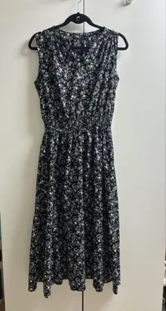 ユニクロ　UNIQLO黒白花柄ノースリーブワンピース L
