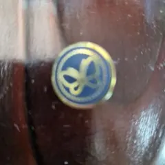 森英恵 蝶のロゴ 金属製ボタン 直径約2.1cm 金が際立ちます。