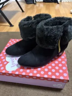 千趣会ファー付きブラックブーツ 24.0