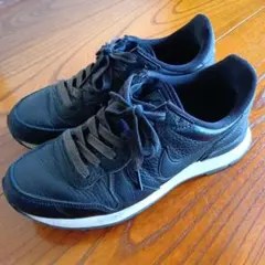 NIKE スニーカー ブラック レザー ローカット　23.5センチのサムネイル